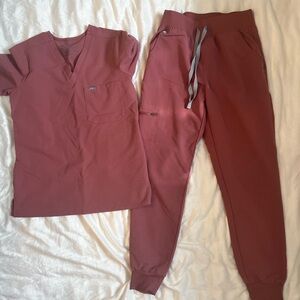 Figs Women's Scrub Set